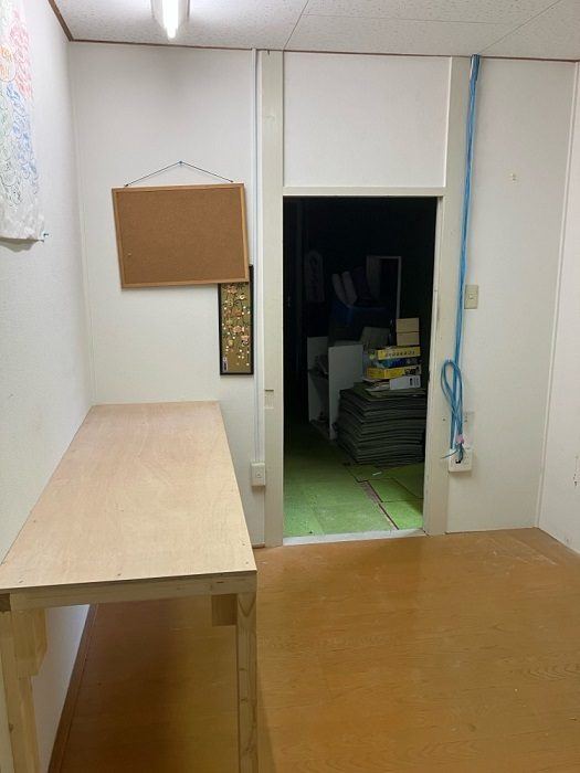 作業台を置き直した木工作業場