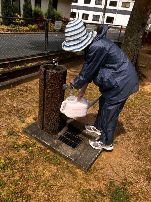 水場を掃除しているところ